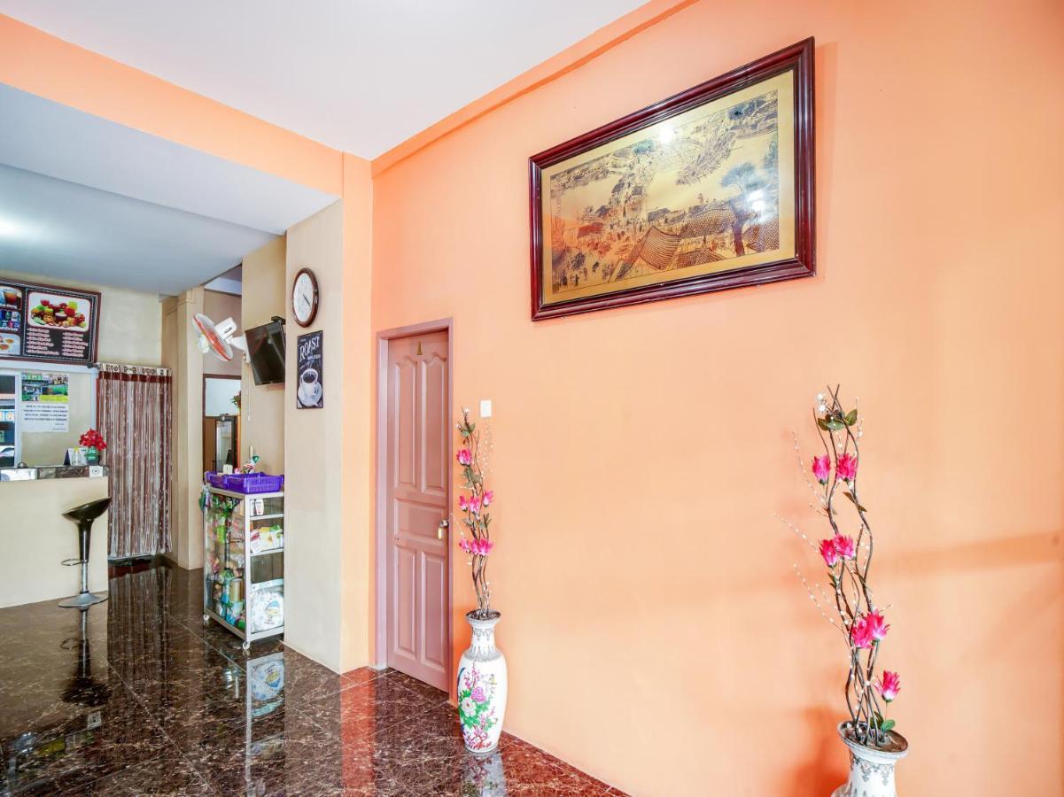 Oyo 90024 Botania Homestay & Cafe Nongsa Extérieur photo