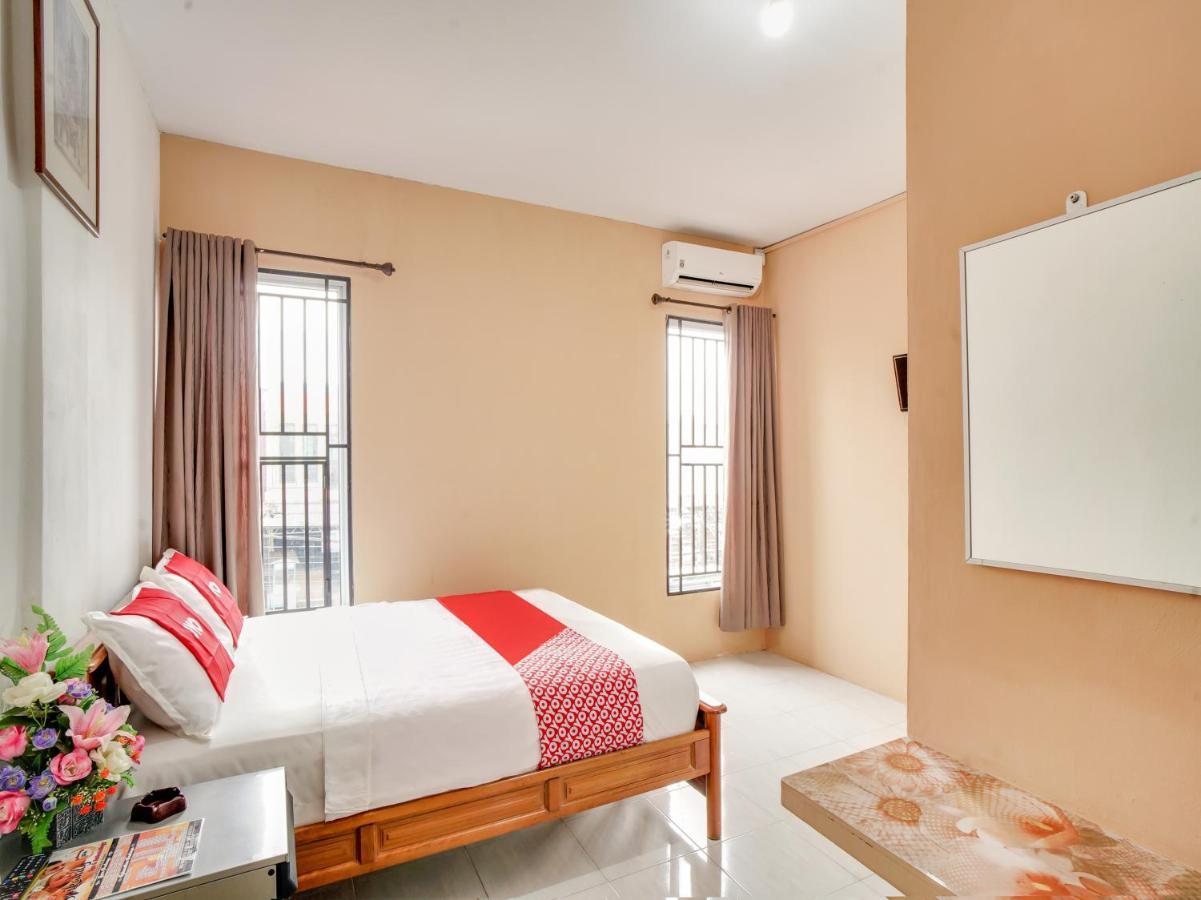 Oyo 90024 Botania Homestay & Cafe Nongsa Extérieur photo