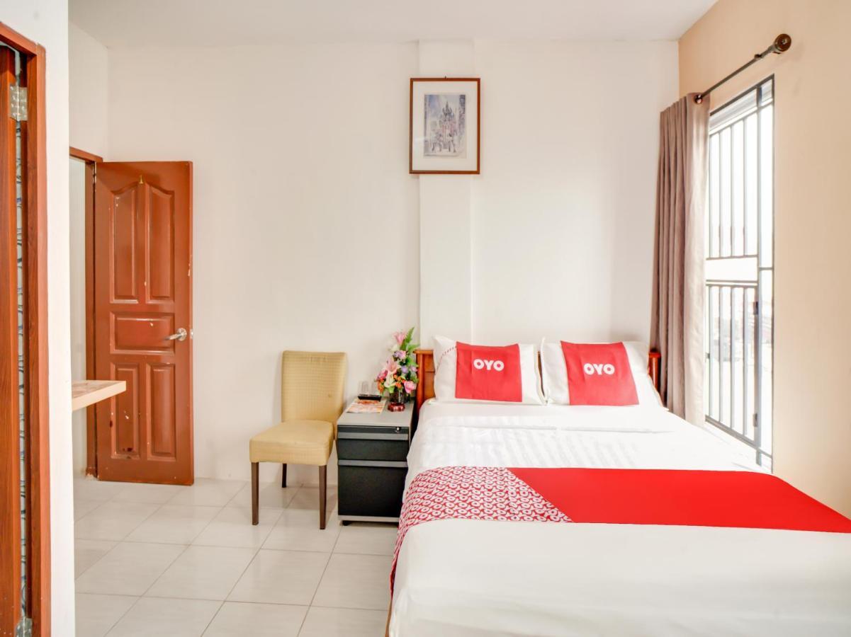 Oyo 90024 Botania Homestay & Cafe Nongsa Extérieur photo