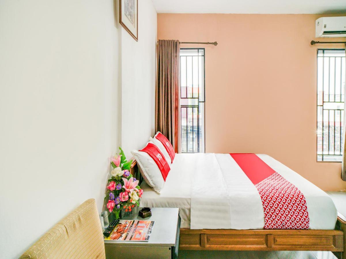Oyo 90024 Botania Homestay & Cafe Nongsa Extérieur photo